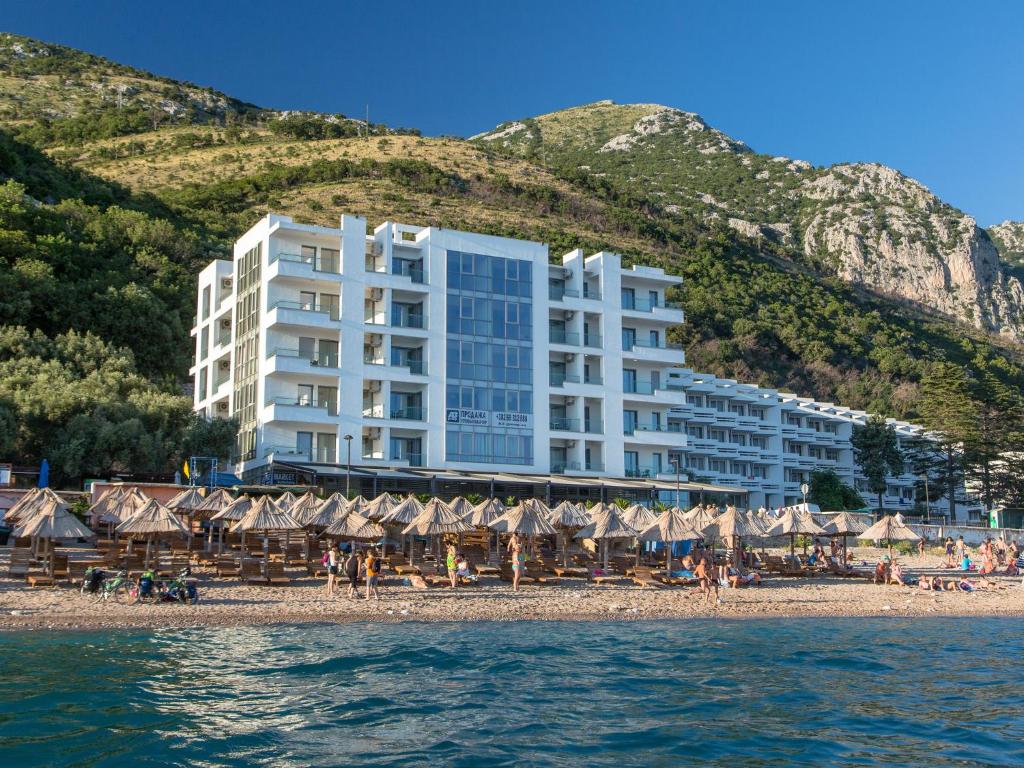 Hotel spolja